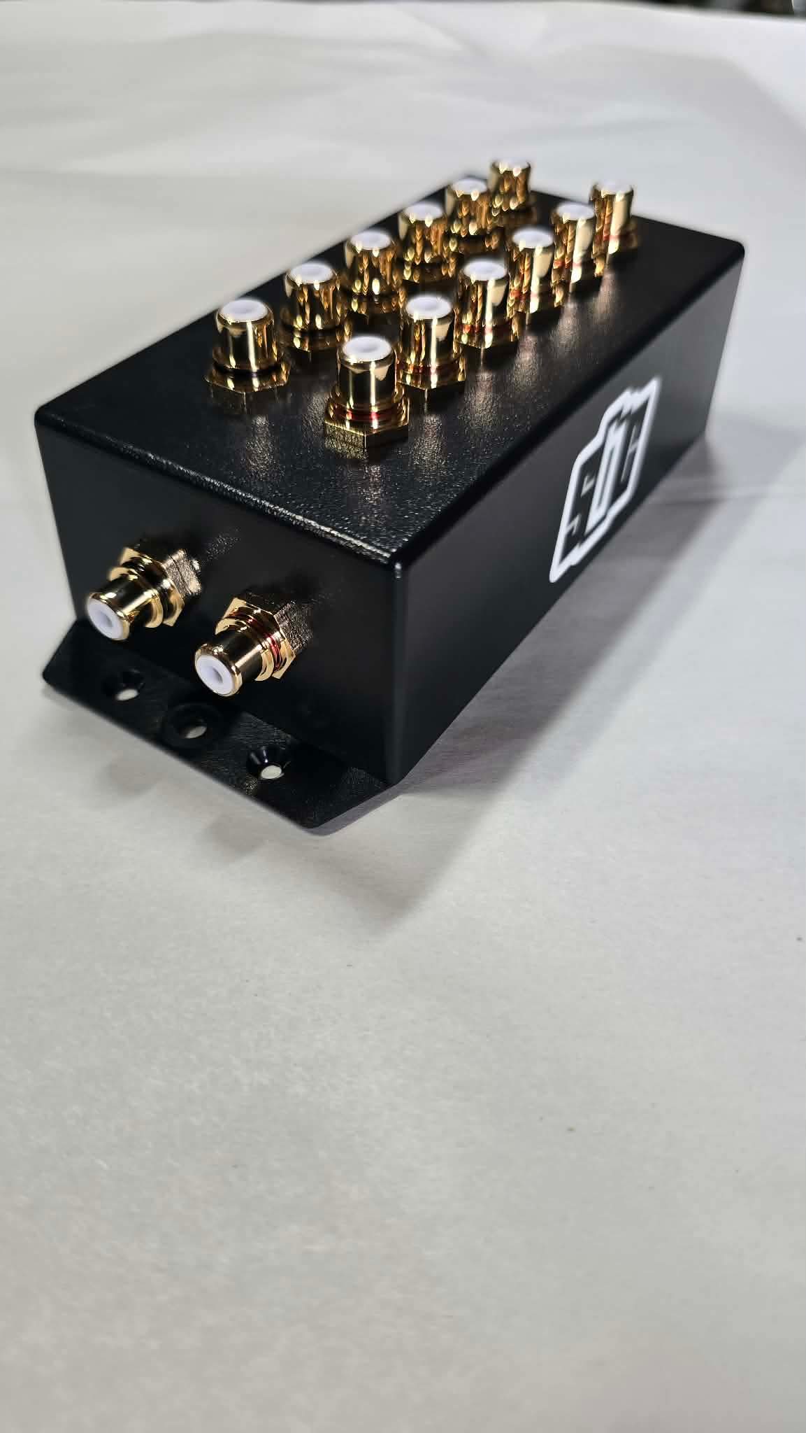 SBC Cock Box 1 In 6 Out Plastic RCA Distribution Box - Image 2